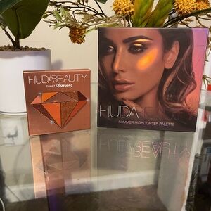 HUDA BEAUTY Topaz Obsessions Eyeshadow Palette and summer highlighter palette